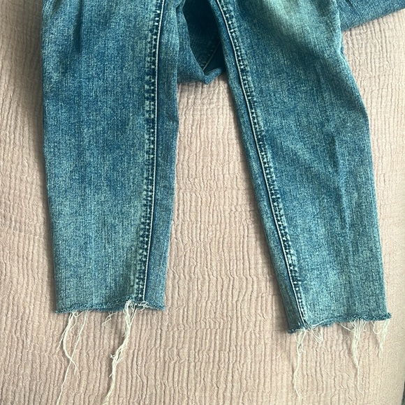 Blue denim rag and bone skinny jeans. Looser fit. Frayed boot cut. Size 26. - Picture 3 of 4